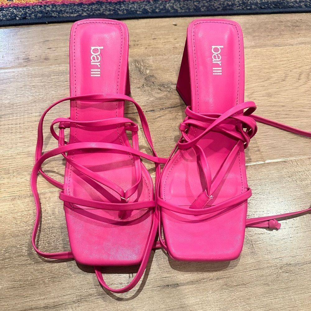 EUC Bar III Barbie Pink Thong Tie Chunky Heels 8.5